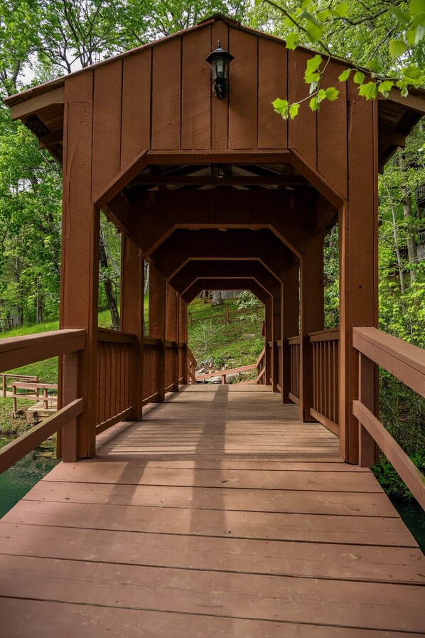 Property grounds - Getaway to Owls Nest Room 41 (Waynesboro)