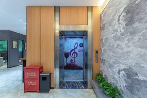 Lobby lounge - Shoulvrujia Ease Hotel (Ningbo South CBD Mingzhou Hospital) (Ningbo)