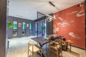 Dining - Ease Hotel (South Ningbo CBD Romon World Park Store, BTG Homeinns) (Ningbo)