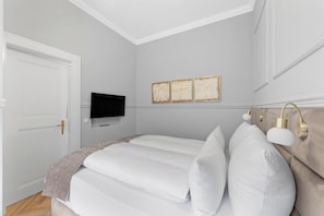 2 habitaciones, escritorio, tabla de planchar con plancha y wifi 