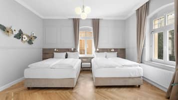 2 bedrooms, desk, iron/ironing board, WiFi