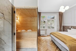 2 bedrooms, desk, iron/ironing board, WiFi