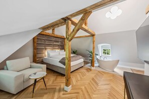 5 chambres, bureau, fer et planche à repasser, draps fournis