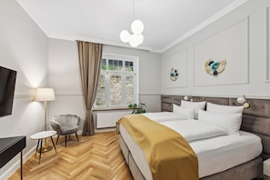 2 bedrooms, desk, iron/ironing board, WiFi