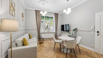 Télévision, chaîne hi-fi