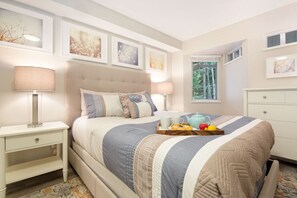 2 bedrooms, desk, iron/ironing board, WiFi