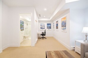 Interior - 4BR/3.5BA Luxury Townhome w/ Private HT & Garage (Whistler)