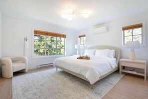 4 bedrooms, desk, iron/ironing board, free WiFi