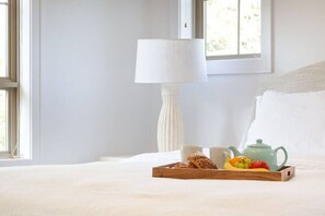4 bedrooms, desk, iron/ironing board, free WiFi
