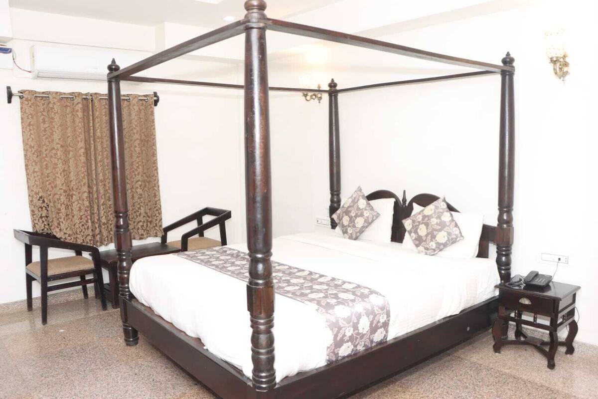 Deluxe Double Room | Desk, laptop workspace, free WiFi