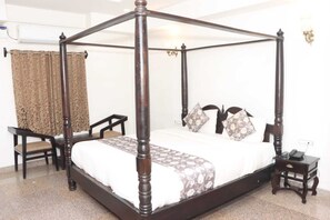 豪華雙人房 | 書桌、筆電工作空間、免費無線上網