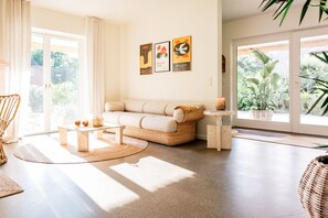 TV, fireplace, DVD player, books