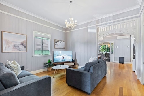 Camphill Retreat - 3BD, 7Km to Brisbane CBD