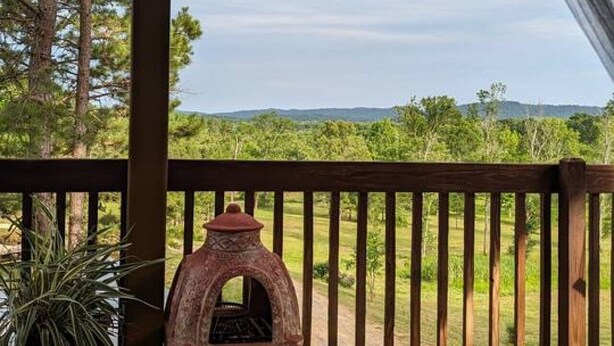A wooden deck with a pizza oven, surrounded by a railing and potted plants. - Glamping Deck Amazing View! (Oden)