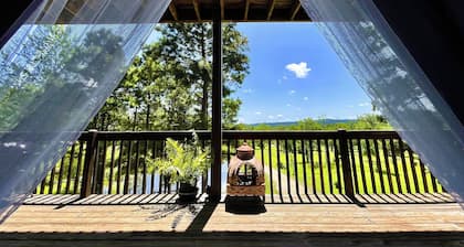 Second level glamping deck with stunning mountain view!