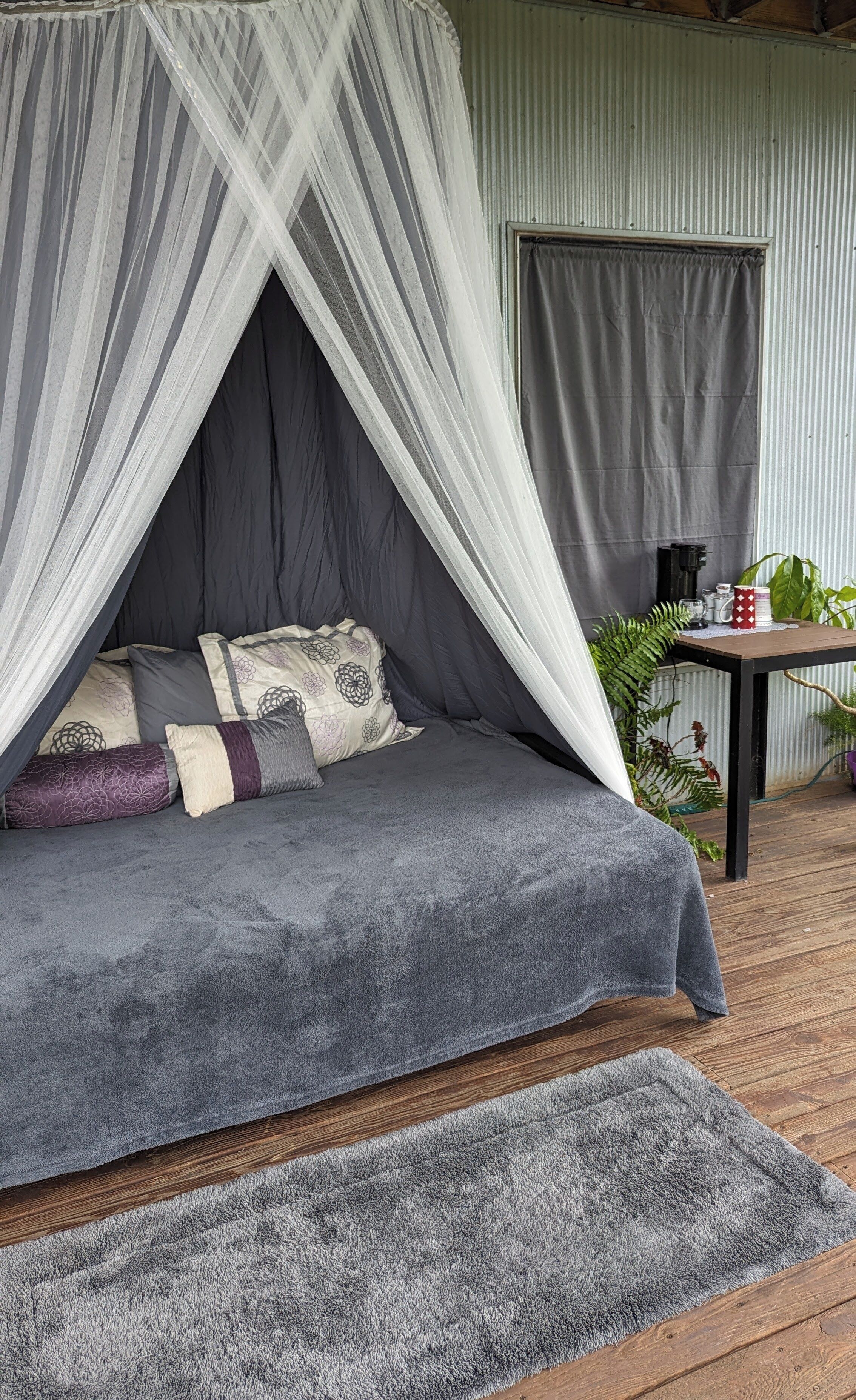 1 bedroom, travel crib, bed sheets