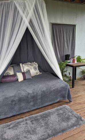 1 bedroom, travel cot, bed sheets