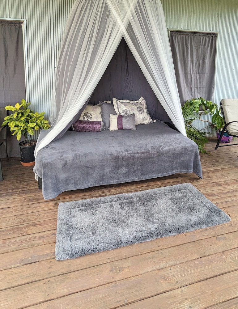 Second level sleeping deck with stunning mountain view! Oden Vrbo