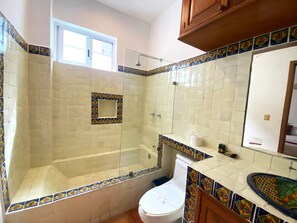 Basic-Doppelzimmer, Blick auf den Innenhof