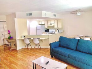 TV - Beautiful 1st floor beach Jupiter condo on canal (Jupiter)