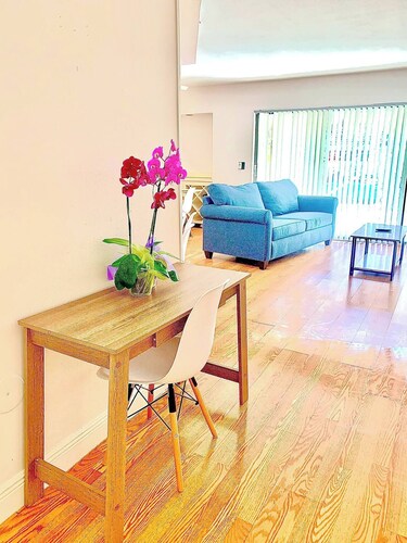 Beautiful 1st floor beach Jupiter condo on canal