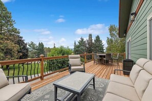 Outdoor dining - Spacious Getaway | Central Loc | Family Friendly (Bigfork)