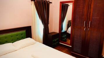 3 bedrooms, iron/ironing board, free WiFi, bed sheets
