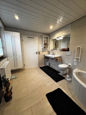 Jetted tub, hair dryer, towels, soap