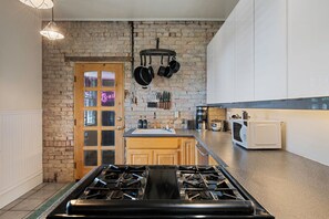 Fridge, microwave, oven, stovetop - Central, Beautiful Sugarhouse Bungalow w/Fenced Yard! Bright & Full of Charm! (Salt Lake City)