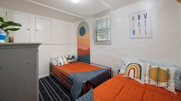 3 slaapkamers, een strijkplank/strijkijzer, reisbedje, gratis wifi