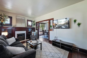 Smart TV, video games, books - Central, Beautiful Sugarhouse Bungalow w/Fenced Yard! Bright & Full of Charm! (Salt Lake City)