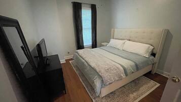 1 bedroom, desk, iron/ironing board, WiFi