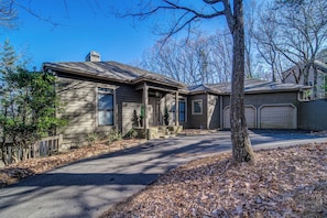Exterior - Lux Mountain Home! Golf / Lake/ EV / Game Room (Jasper)