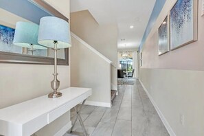 Interior - 1565 Plunker - Spacious 4-bedroom house in peaceful Davenport with WiFi, AC (Davenport)