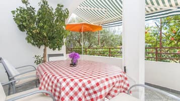 Apartment (Two Bedroom Apartment) | Dining room