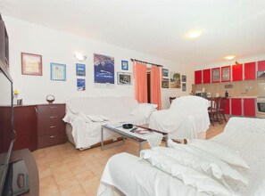 Apartment (Two Bedroom Apartment) | Living room | 32-inch flat-screen TV with cable channels - Apartment Maks (Rogoznica)