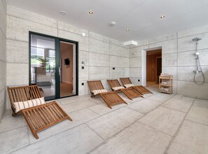 Apartment (Two Bedroom Apartment with Private Po) | Pool | Außenpool, beheizter Pool, Liegestühle