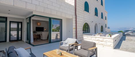 Apartment (Two Bedroom Apartment with Private Po) | Exterior