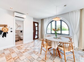 Apartment (Two Bedroom Apartment with Private Po) | Esszimmer