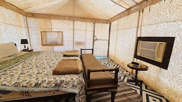 Luxury Double or Twin Room, Garden View | Living area