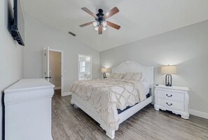 3 chambres, fer et planche à repasser, Wi-Fi, draps fournis