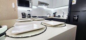 Microwave, oven, coffee/tea maker, electric kettle - Beautiful Apartment Miraflores (Miraflores)