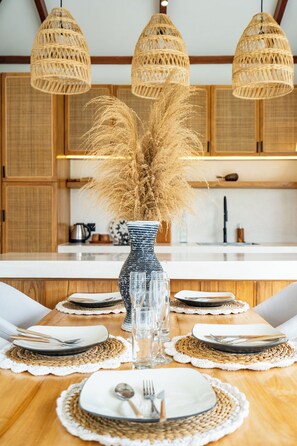 In-room dining - Rice Field Villa Ubud (Tegallalang)