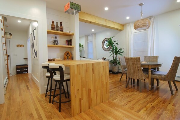 Kylskåp, mikrovågsugn, ugn och spishäll