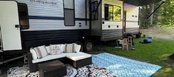 Modern RV come “GLAMP” in style