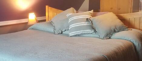 2 habitaciones, tabla de planchar con plancha, wifi y ropa de cama
