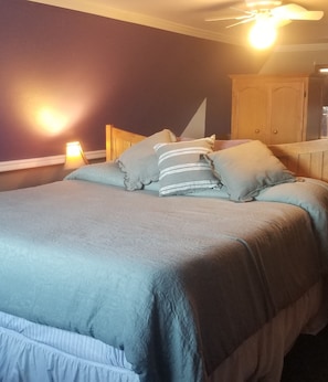 2 bedrooms, iron/ironing board, WiFi, bed sheets -  Spacious Cabin Style Home with Expansive Lakeviews! (kettle falls)