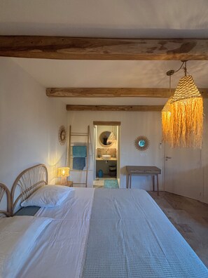 1 bedroom, desk, free WiFi, bed sheets