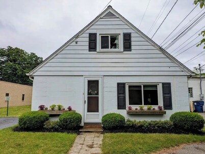 Cottage Near Presque Isle & Lake Erie Boat Parking