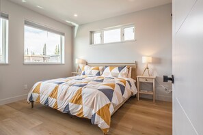 4 bedrooms, desk, iron/ironing board, free WiFi